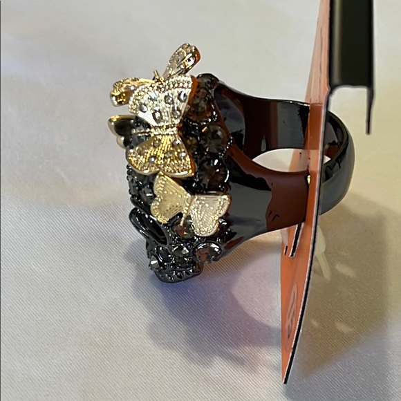 Betsey Johnson Butterfly Skull Cocktail Ring Black and Gold NWT - Picture 4 of 8